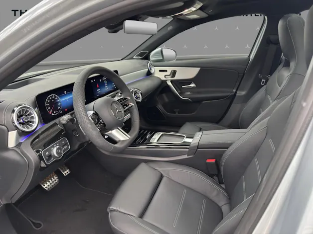 MERCEDES-BENZ A 250 4M - AMG / DISTRONIC / 360 Grad Kamera / Soundsystem