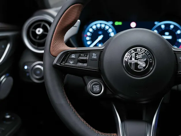ALFA ROMEO Giulia 2.0 Intensa Q4 AT8 *SOFORT Verfügbar*Werksgarantie*Panorama*Harman/Kardon*