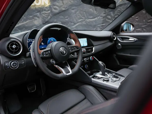 ALFA ROMEO Giulia 2.0 Intensa Q4 AT8 *SOFORT Verfügbar*Werksgarantie*Panorama*Harman/Kardon*