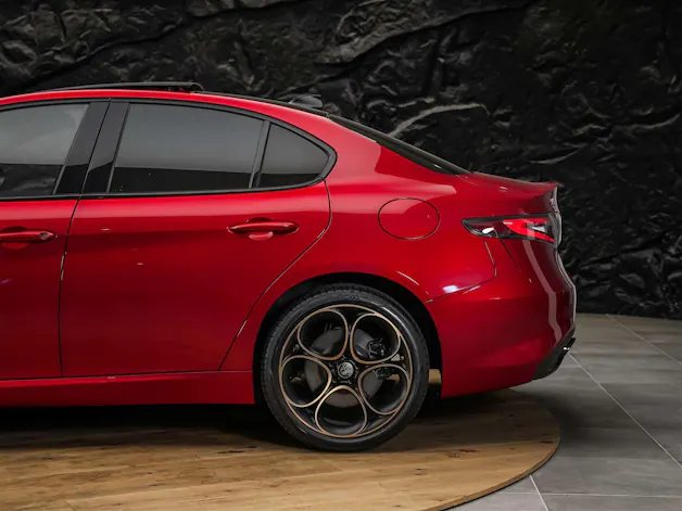 ALFA ROMEO Giulia 2.0 Intensa Q4 AT8 *SOFORT Verfügbar*Werksgarantie*Panorama*Harman/Kardon*