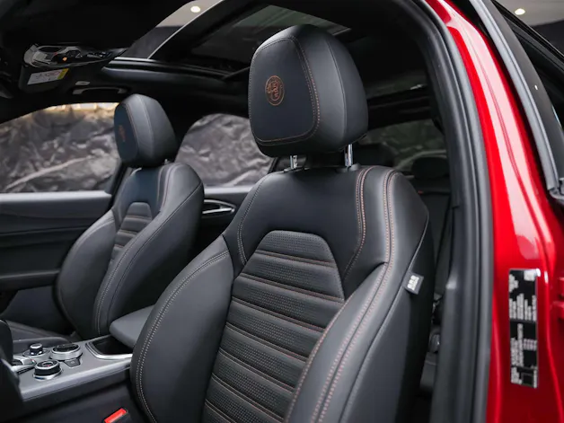 ALFA ROMEO Giulia 2.0 Intensa Q4 AT8 *SOFORT Verfügbar*Werksgarantie*Panorama*Harman/Kardon*