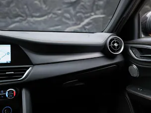 ALFA ROMEO Giulia 2.0 Intensa Q4 AT8 *SOFORT Verfügbar*Werksgarantie*Panorama*Harman/Kardon*