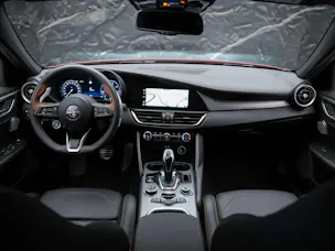 ALFA ROMEO Giulia 2.0 Intensa Q4 AT8 *SOFORT Verfügbar*Werksgarantie*Panorama*Harman/Kardon*