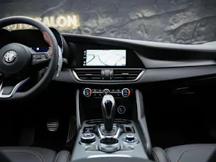 ALFA ROMEO Giulia 2.0 Intensa Q4 AT8 *SOFORT Verfügbar*Werksgarantie*Panorama*Harman/Kardon*