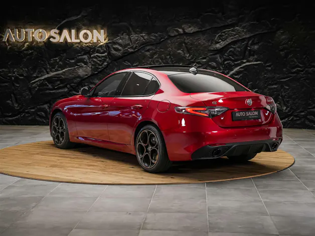 ALFA ROMEO Giulia 2.0 Intensa Q4 AT8 *SOFORT Verfügbar*Werksgarantie*Panorama*Harman/Kardon*