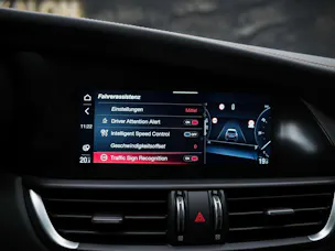 ALFA ROMEO Giulia 2.0 Intensa Q4 AT8 *SOFORT Verfügbar*Werksgarantie*Panorama*Harman/Kardon*