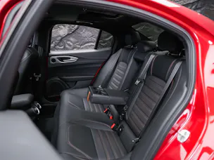 ALFA ROMEO Giulia 2.0 Intensa Q4 AT8 *SOFORT Verfügbar*Werksgarantie*Panorama*Harman/Kardon*