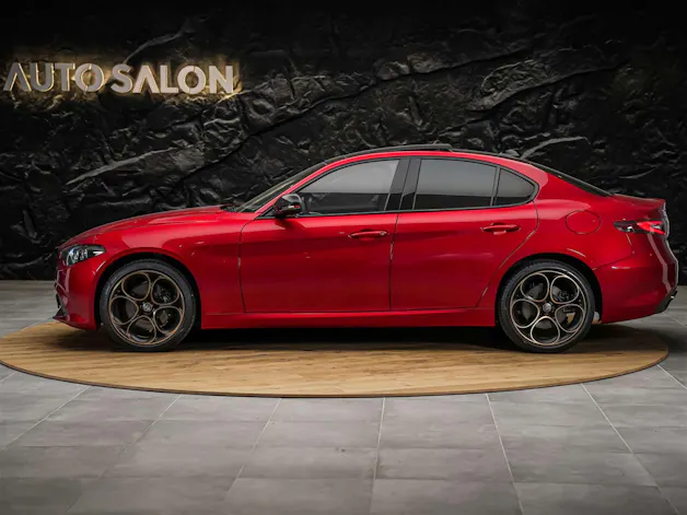 ALFA ROMEO Giulia 2.0 Intensa Q4 AT8 *SOFORT Verfügbar*Werksgarantie*Panorama*Harman/Kardon*