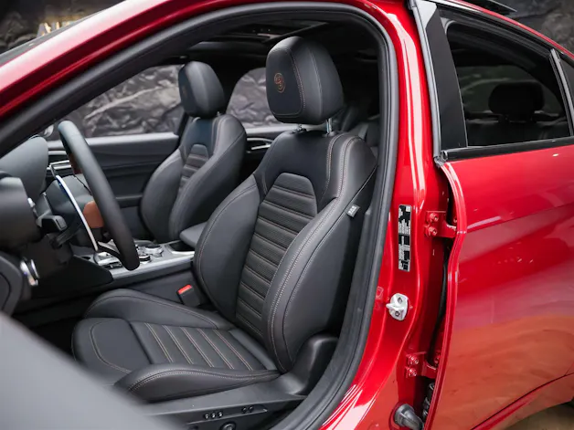 ALFA ROMEO Giulia 2.0 Intensa Q4 AT8 *SOFORT Verfügbar*Werksgarantie*Panorama*Harman/Kardon*