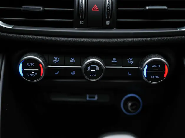 ALFA ROMEO Giulia 2.0 Intensa Q4 AT8 *SOFORT Verfügbar*Werksgarantie*Panorama*Harman/Kardon*