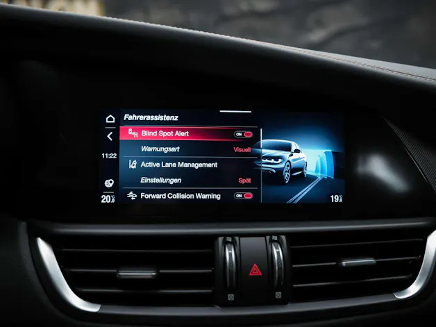 ALFA ROMEO Giulia 2.0 Intensa Q4 AT8 *SOFORT Verfügbar*Werksgarantie*Panorama*Harman/Kardon*