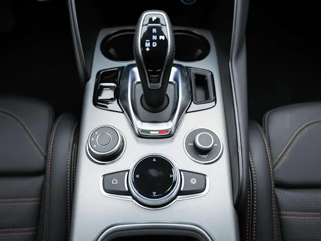 ALFA ROMEO Giulia 2.0 Intensa Q4 AT8 *SOFORT Verfügbar*Werksgarantie*Panorama*Harman/Kardon*