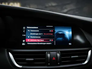 ALFA ROMEO Giulia 2.0 Intensa Q4 AT8 *SOFORT Verfügbar*Werksgarantie*Panorama*Harman/Kardon*