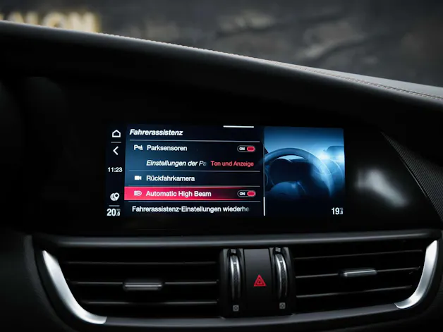 ALFA ROMEO Giulia 2.0 Intensa Q4 AT8 *SOFORT Verfügbar*Werksgarantie*Panorama*Harman/Kardon*