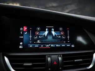 ALFA ROMEO Giulia 2.0 Intensa Q4 AT8 *SOFORT Verfügbar*Werksgarantie*Panorama*Harman/Kardon*