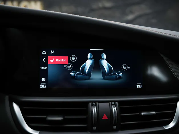 ALFA ROMEO Giulia 2.0 Intensa Q4 AT8 *SOFORT Verfügbar*Werksgarantie*Panorama*Harman/Kardon*