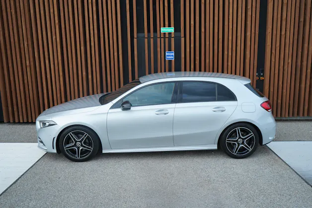 MERCEDES-BENZ A 200 AMG LINE NIGHT 7G-DCT l 163 PS