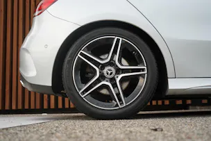 MERCEDES-BENZ A 200 AMG LINE NIGHT 7G-DCT l 163 PS