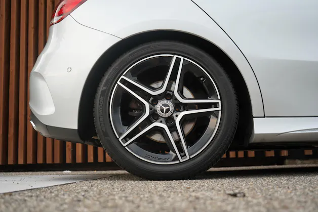 MERCEDES-BENZ A 200 AMG LINE NIGHT 7G-DCT l 163 PS