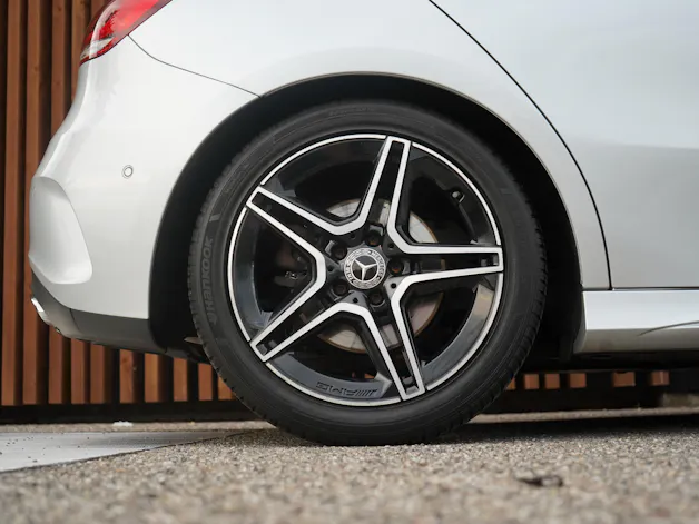 MERCEDES-BENZ A 200 AMG LINE NIGHT 7G-DCT l 163 PS