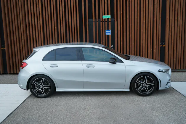MERCEDES-BENZ A 200 AMG LINE NIGHT 7G-DCT l 163 PS