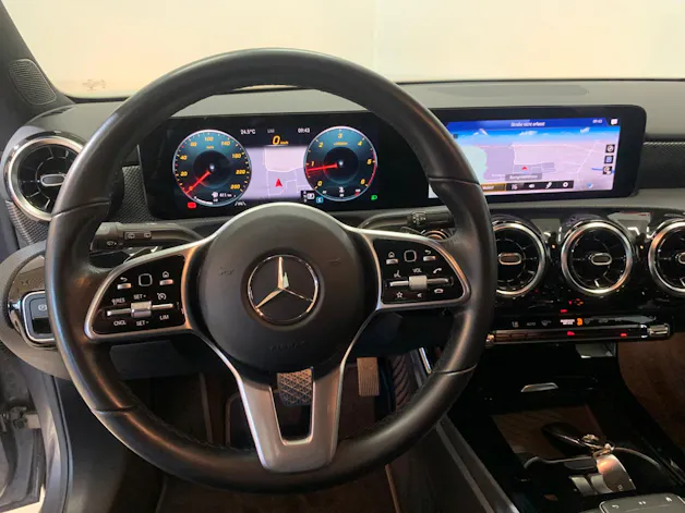 MERCEDES-BENZ A 180 d