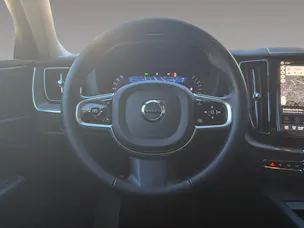 VOLVO XC60 B5 Benzin Mild Hybrid AWD Plus Dark Geartronic