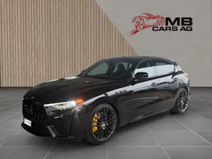 MASERATI Levante 3.8 V8 Trofeo Q4 Automatica / Carbon innen und aussen