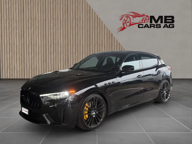 MASERATI Levante 3.8 V8 Trofeo Q4 Automatica / Carbon innen und aussen