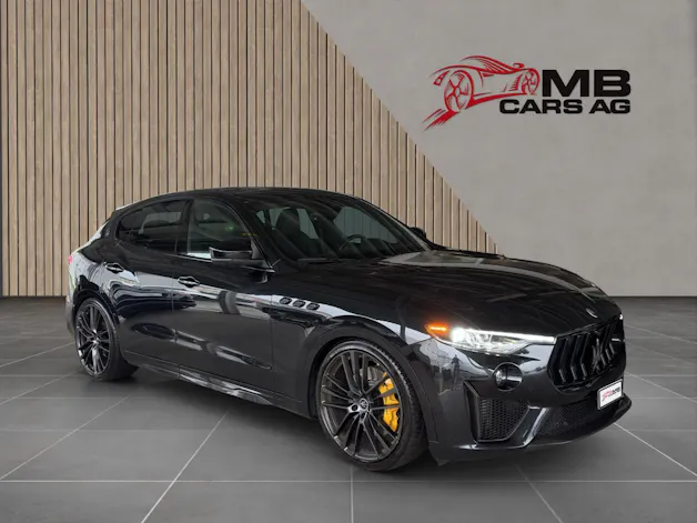 MASERATI Levante 3.8 V8 Trofeo Q4 Automatica / Carbon innen und aussen