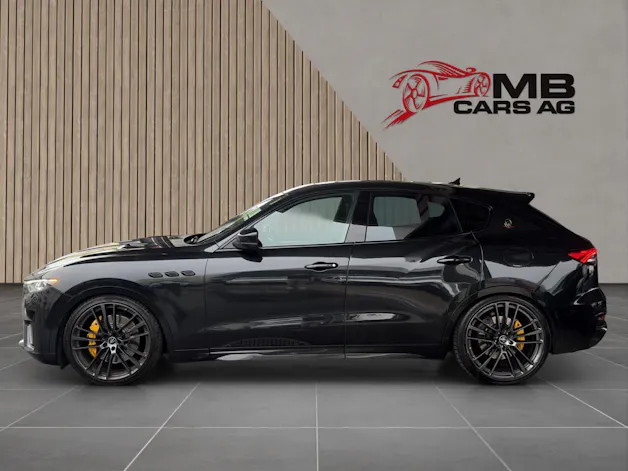 MASERATI Levante 3.8 V8 Trofeo Q4 Automatica / Carbon innen und aussen