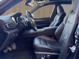 MASERATI Levante 3.8 V8 Trofeo Q4 Automatica / Carbon innen und aussen