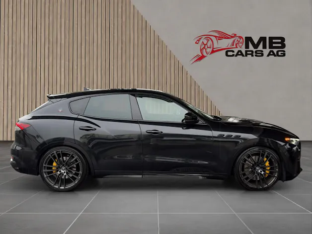 MASERATI Levante 3.8 V8 Trofeo Q4 Automatica / Carbon innen und aussen