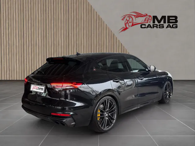 MASERATI Levante 3.8 V8 Trofeo Q4 Automatica / Carbon innen und aussen