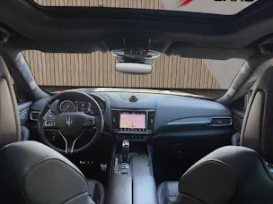 MASERATI Levante 3.8 V8 Trofeo Q4 Automatica / Carbon innen und aussen