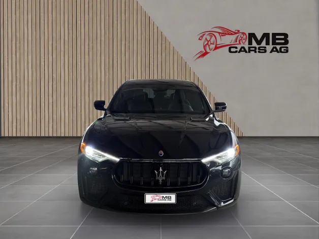 MASERATI Levante 3.8 V8 Trofeo Q4 Automatica / Carbon innen und aussen