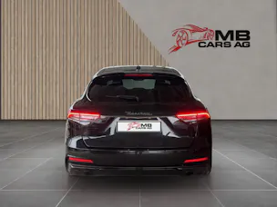MASERATI Levante 3.8 V8 Trofeo Q4 Automatica / Carbon innen und aussen