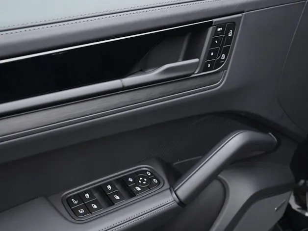 PORSCHE Cayenne E-Hybrid Coupé Black Edition