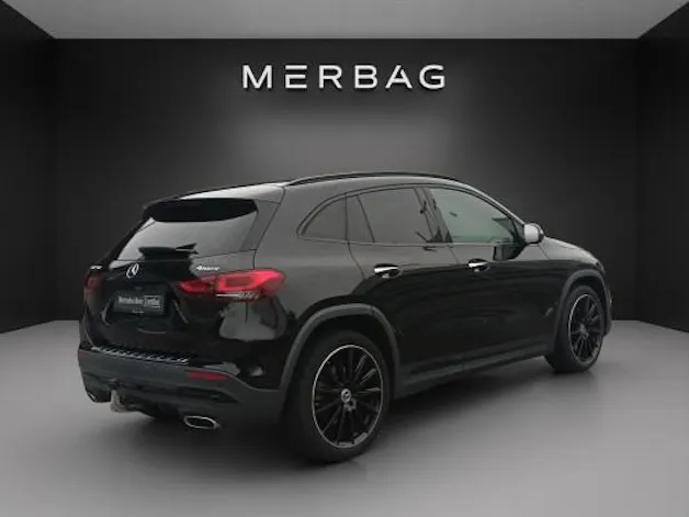 MERCEDES-BENZ GLA 250 AMG Line 4Matic
