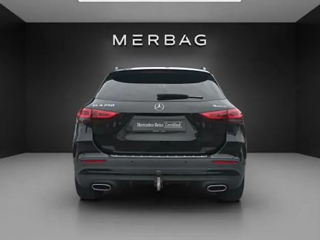 MERCEDES-BENZ GLA 250 AMG Line 4Matic