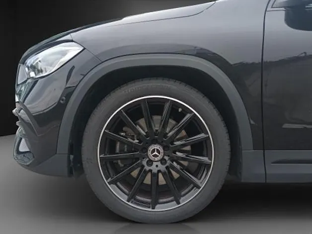 MERCEDES-BENZ GLA 250 AMG Line 4Matic