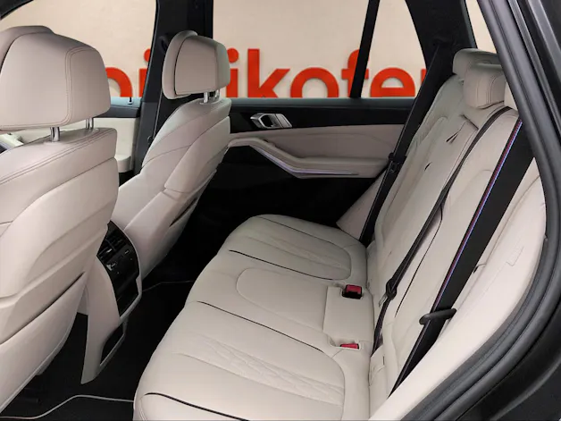 BMW X5 M50i xDrive