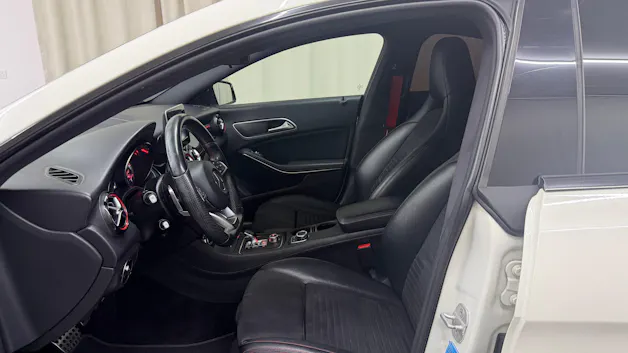 MERCEDES-BENZ CLA 45 AMG 4Matic Speedshift