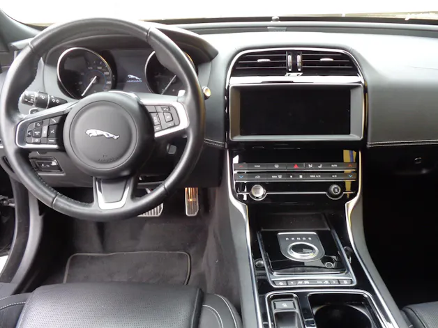 Jaguar XE 20t 2.0 Landmark Automatic