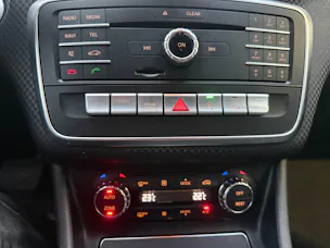 MERCEDES-BENZ A 220 Urban 4Matic 7G-DCT *4X4* *FRISCH AB MFK* *LEDER*