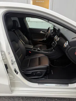 MERCEDES-BENZ A 220 Urban 4Matic 7G-DCT *4X4* *FRISCH AB MFK* *LEDER*