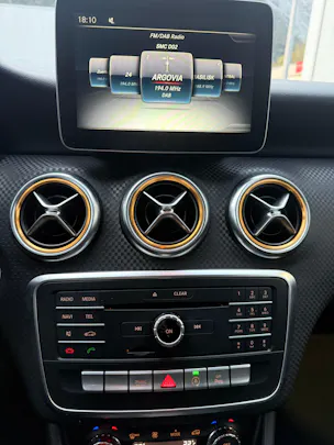 MERCEDES-BENZ A 220 Urban 4Matic 7G-DCT *4X4* *FRISCH AB MFK* *LEDER*