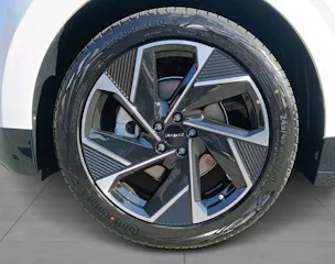 Lynk & Co 02