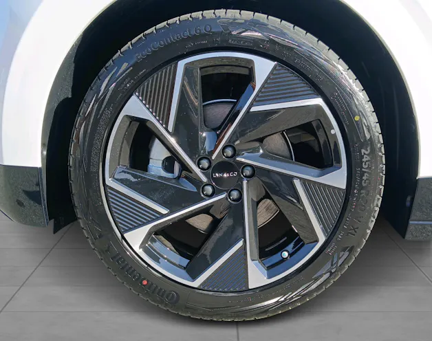 Lynk & Co 02