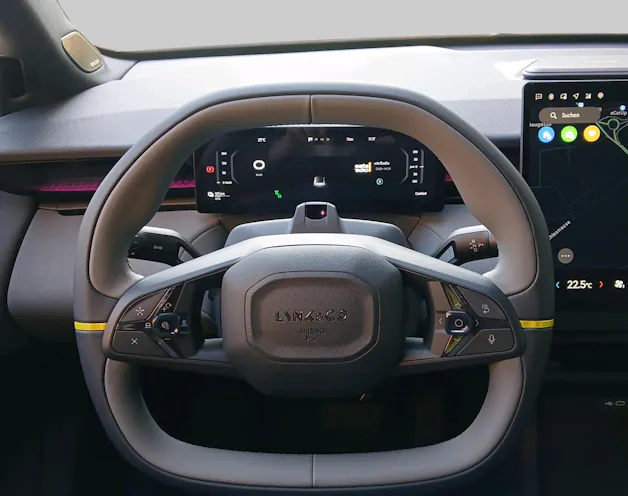 Lynk & Co 02